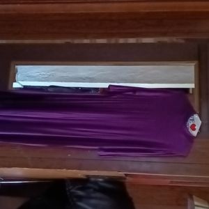 Dress (very thin) with mid-high collar, high splits on each side. Size 18/20